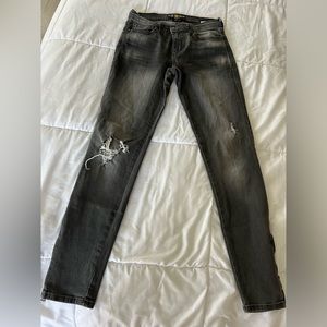 Super stylish Lucky Brand zipper ankle jeans!